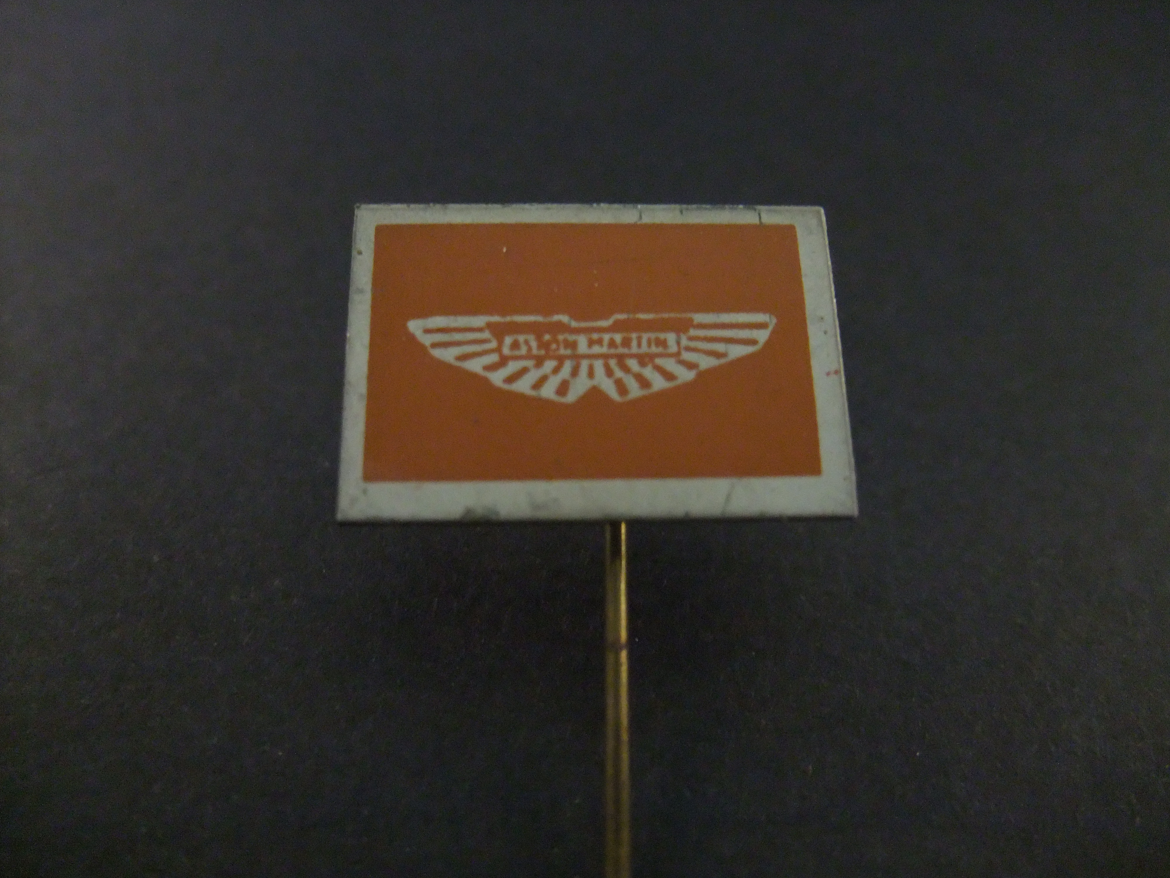 Aston Martin Engels automerk oud logo oranje